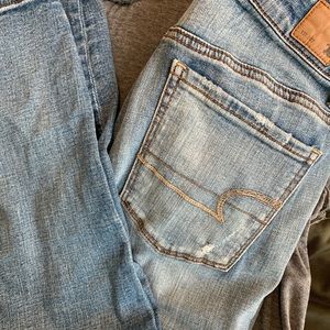 AEO Distressed light wash Jeans